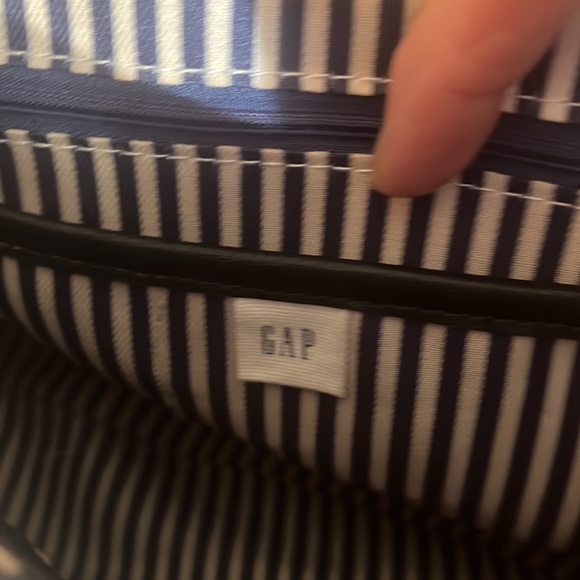 Gap Woman’s Crossbody Bag - Picture 4 of 9